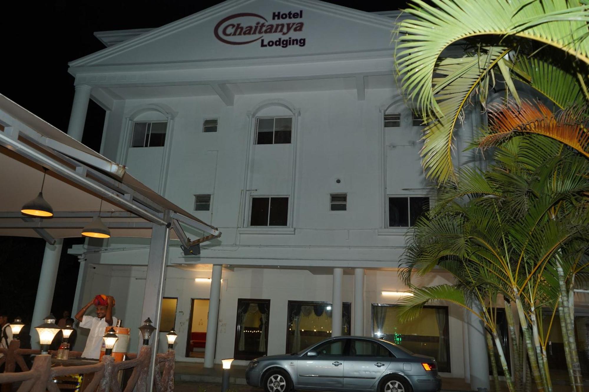 Hotel Chaitanya Lodging Supe Exterior photo