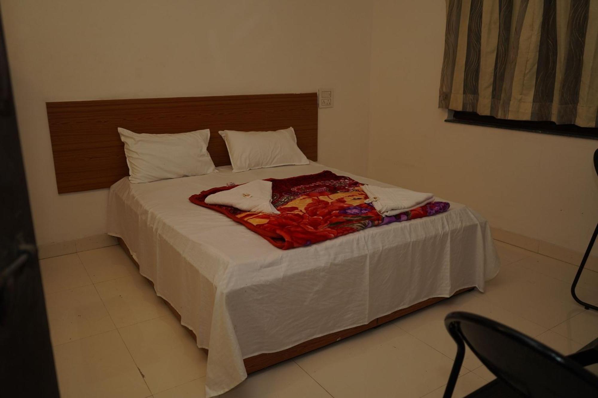 Hotel Chaitanya Lodging Supe Exterior photo